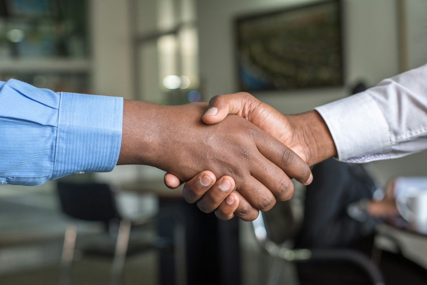 People confirming an agreement with a handshake